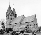 Die Besonderheit der Lugauer Kirche ist der Doppelhelm